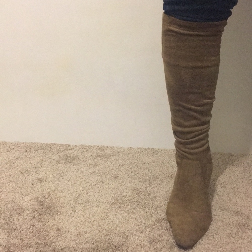 Tight legged heels boots